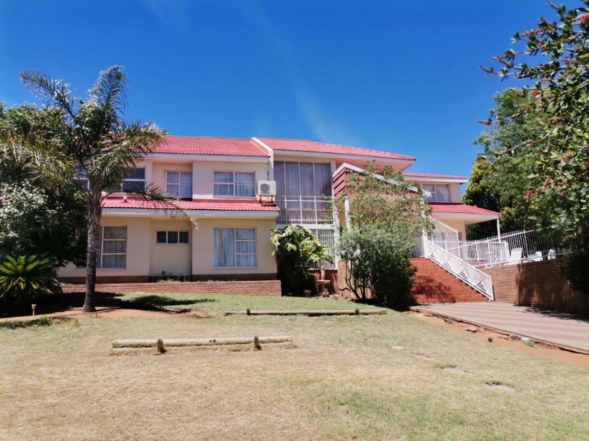 בלומפונטייין Pentagon Guesthouse מראה חיצוני תמונה