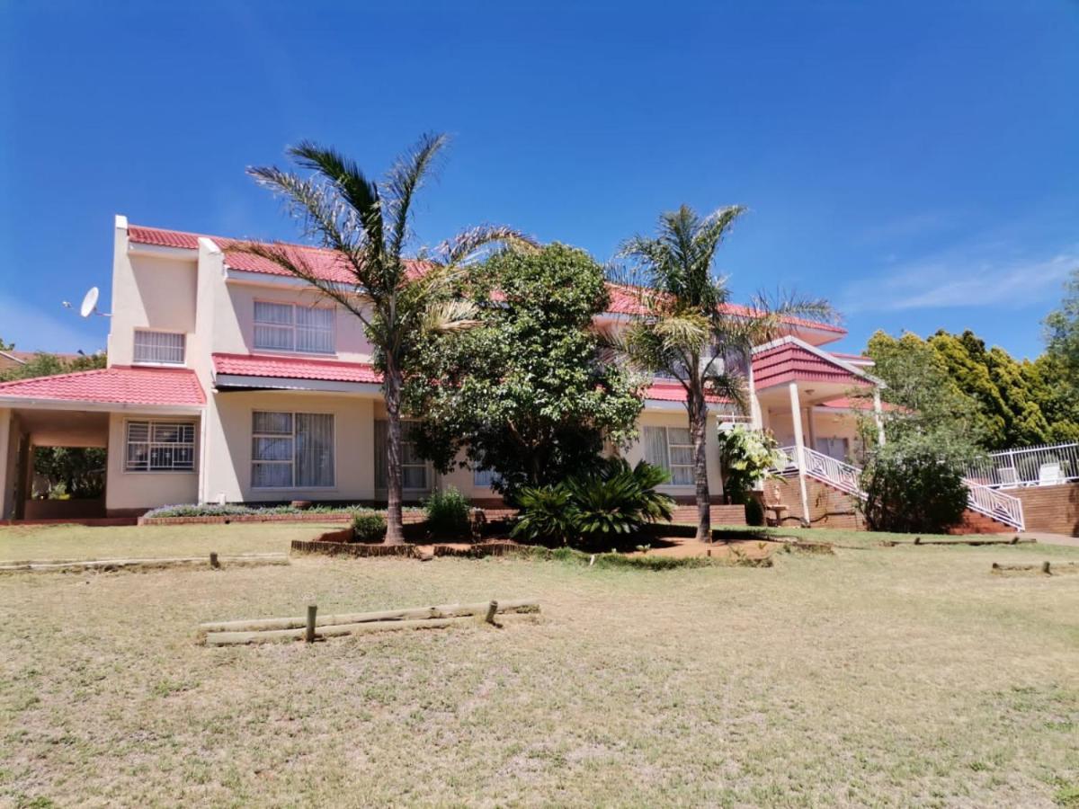 בלומפונטייין Pentagon Guesthouse מראה חיצוני תמונה